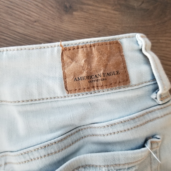 2/$25 American Eagle light distressed shorts size 4 - Picture 8 of 12